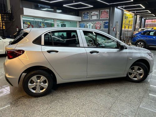 Chevrolet Onix Hatch 1.0 12V Flex 5p Mecanico 2023 Completo Baixa Km