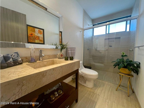 Zibatá Queretaro, Se Vende Casa Con 4 Recamaras Cada Uno Con Baño, Una En Planta Baja, Tiene Cuarto De Servicio Qh243673
