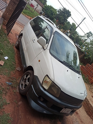 Imagen 1 de 1 de Toyota Noah 2.0
