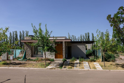 Casa A Estrenar En Barrio Privado La Luisa Lujan