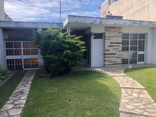 Venta Casa Belgrano Al 1400 - Venta - Morón - Casa  - Permut