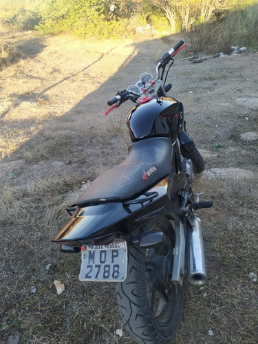 Imagem 1 de 4 de Honda Twister Preta