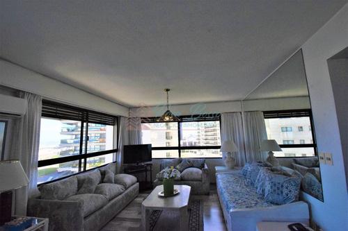 Imagen 3 de 26 de Apartamento En Brava, 3 Dormitorios.