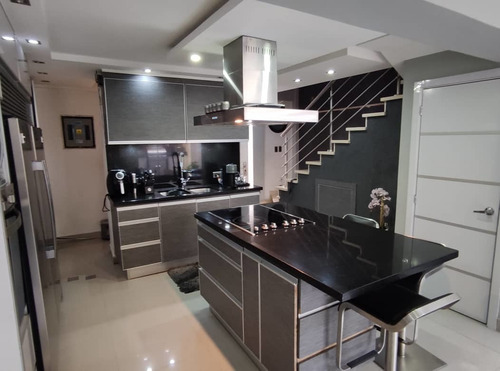 Imagen 2 de 14 de Townhouse En Venta En Rincón Naguanagua De Lujo Gavip