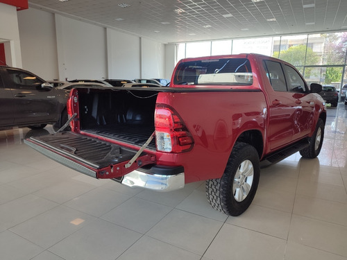 Imagen 13 de 24 de Toyota Hilux Srv Cuero 4x2 Mt