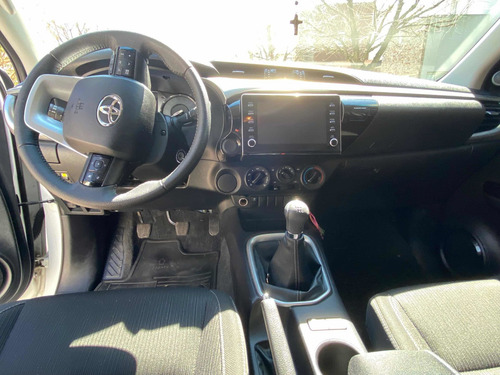 Imagen 6 de 11 de Toyota Hilux 2021 2.4 Cd Sr 150cv 4x2