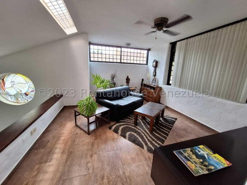 Maria Elena Latouche Se Vende Townhouse: 425 Mts: Pozo, Planta 100% Excelente Ubicación. Moderno Y Cómodo. Ven A Visitarlo!! Mels 24-8814