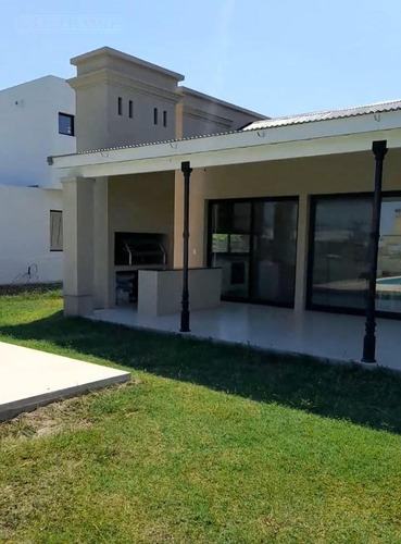 Casa En Venta Con Renta San Sebastián Mb