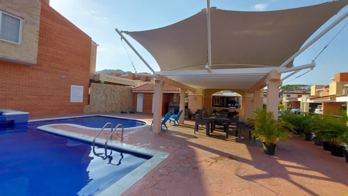 Imagen 9 de 30 de Townhouse En Venta Valles De Camoruco, Remodelado, Isomar Gubaira Remax Cod15614