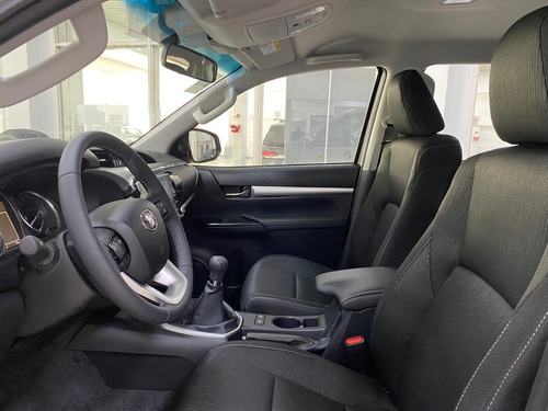 Toyota Hilux Srv 4x2 Cd Mt