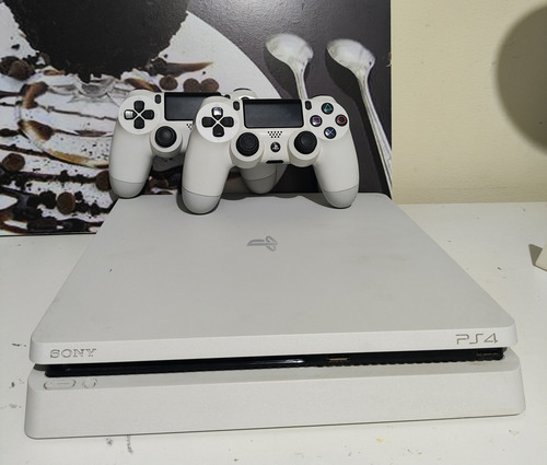 Playstation 4 Slim Branco Com 2 Controles Originais Branco (Recondicionado)