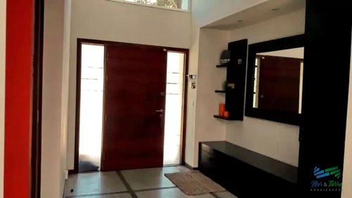 Espectacular Casa En Venta. A Tres Cuadras De La Playa Brava.