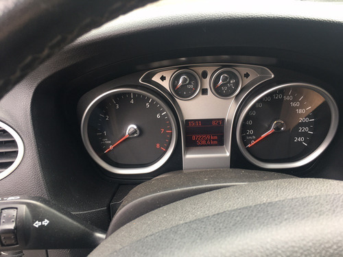 Ford Focus Ghia Automatic-2011 Expoeste