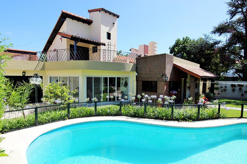 Imagen 28 de 30 de Chalet 7 Ambientes Venta Con Suite Jardin Terraza Piscina Quincho Y Cochera En Olivos