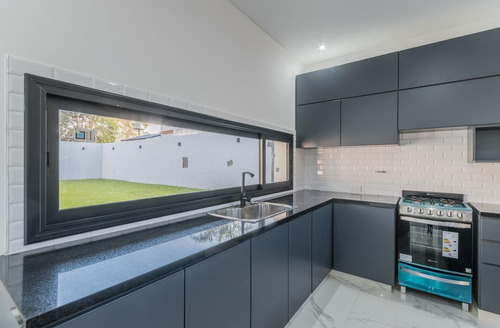 Imagen 24 de 30 de Venta · Casa A Estrenar De Categoría En Moreno · Pileta · Patio · Balcón · Financia · Permuta