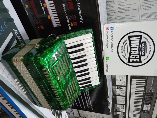 Acordeon Yamaha , 25 Teclas, 12bajos
