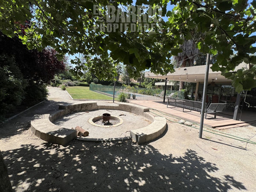 Casa En Venta De 4 Dorm. En Las Brisas De Chicureo