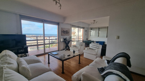 Departamento En Alquiler Temporario 4 Amb. Cochera. Frente Al Mar. Playa Grande