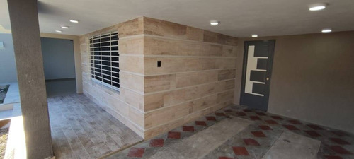 Imagen 12 de 14 de Casa En Venta En Trigal Norte Hilmar Rios C137728 Tlf-0414-432-69-46