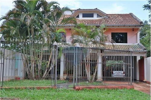 Imagen 1 de 11 de En Venta Casa De 2 Pisos