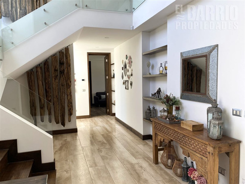 Casa En Venta De 4 Dorm. En Colina