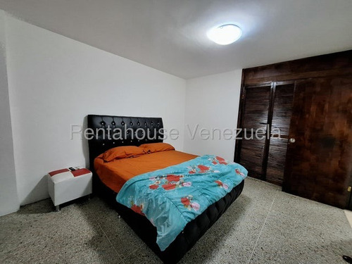 Apartamento En Venta Zona Centro Maracay 25-21980 Dt
