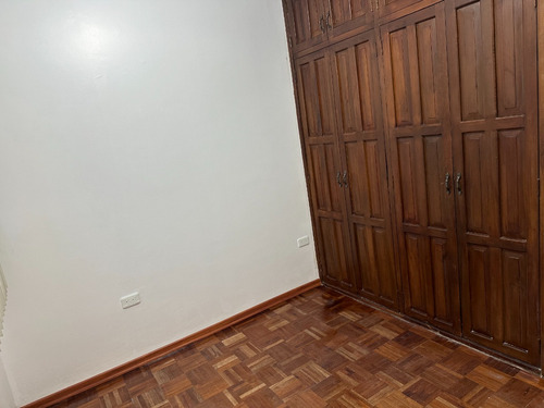 Amplio Departamento De 145 M2 Ofrece El Equilibrio Perfecto Entre Espacio, Ubicación Y Estilo Clásico.