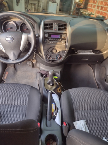 Imagem 6 de 8 de Nissan Versa