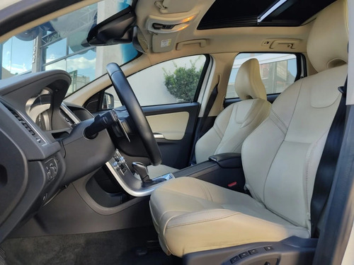 Volvo XC60 2.0 T5 MOMENTUM GASOLINA 4P AUTOMÁTICO