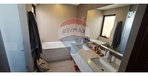 Impecable Casa Mediterránea En Condominio.