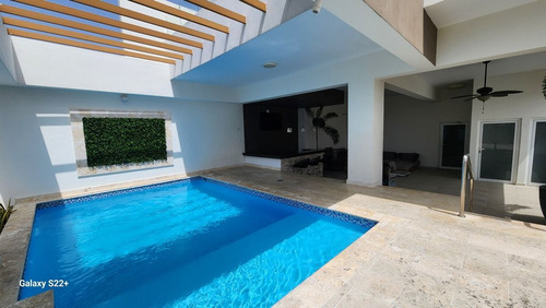 Alquiler Apartamento 2 Habitaciones, 2.5 Baños Y 1 Parqueo