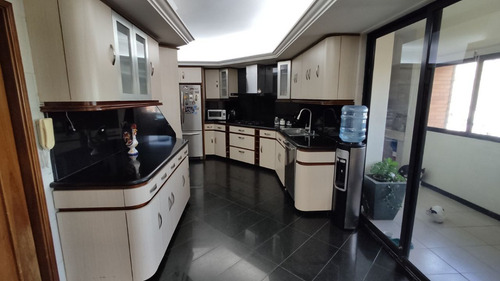 Apartamento En La Ave. El Milagro, Costa Virginia