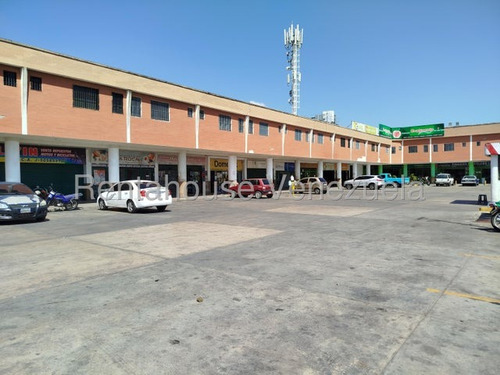 Apartamento Amoblado En Alquiler, Piso Bajo, Cercana A Vías Principales. Avenida Principal De Coropo. Rah 25-17438