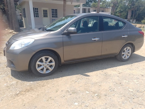 Nissan Versa 1.6 Advance At Sedán