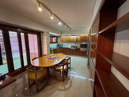 Excelente Casa Chalet En Wilde Centro - 277 M2 Cubiertos.