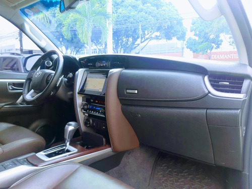 Imagem 10 de 11 de Toyota Hilux Sw4 Srx 4x4 2.8 Tdi 16v Dies. Aut.