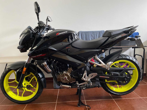 Bajaj Rouser