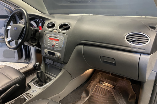 Ford Focus 2.0 Ghia 5p Mt 2010