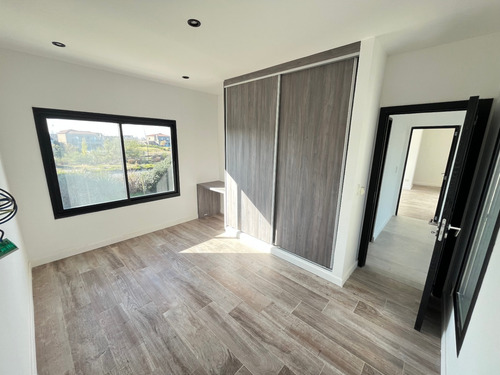 Venta Casa 3 Dormitorios Puertos Con Cochera