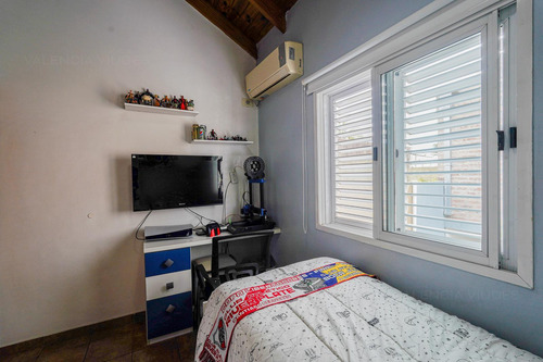 Duplex De 3 Ambientes Con Patio Y Cochera