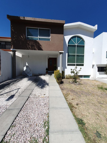 Hermosa Residencia En Centro Sur, Claustros Del Sur, C.342 M2, 3 Niveles