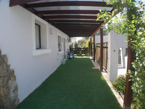 Casa En Venta En Lomas - Excelente Construcción