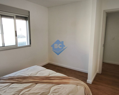 Apartamento De 2 Dorm. Y 1 Baño