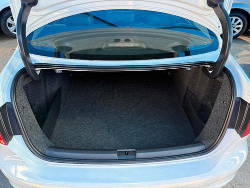 Volkswagen Jetta 2.0 Comfortline Flex 4p Automática