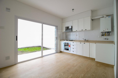 Imagen 15 de 30 de Triplex 5 Ambientes Con Jardin A Estrenar En Florida