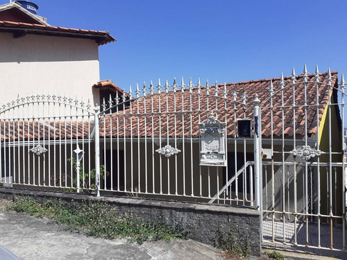 Imagem 1 de 11 de Casa Triplex - Santa Rosa Sala 3 Dormitórios Com Varanda E Area De Lazer Vista Deslumbrante. Para Cidade E Para A Baia De Guanabara. 790 Mil. - Ca21290
