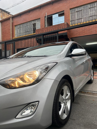 Hyundai Elantra Gls Mecanico. Mod. 2012. Con Techo