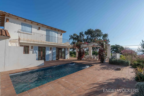 Preciosa Casa Estilo Provenzal En El Pangue, Zapallar