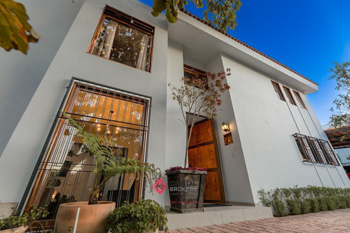 Casa En Venta De Lujo Bugambilias Zona Sur