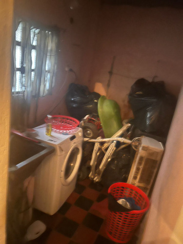 Casa En La Mejor Zona. Barrio Portugueses. 3 Amb En Esquina, Con Garage Cubierto Y Gran Parque